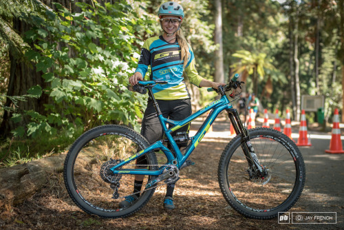aces5050:  (via 17 Bikes From the Giant Toa Enduro - Crankworx Rotorua 2016 - Pinkbike)