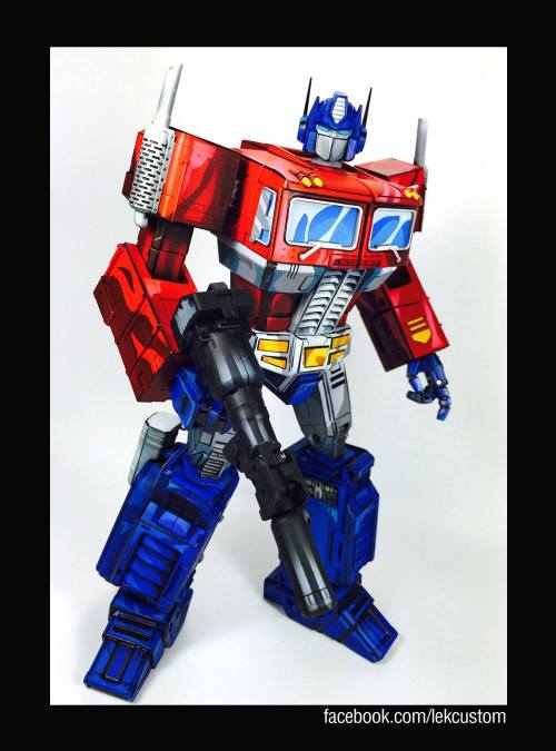 aeonmagnus:  Custom Transformers “Devastation” Masterpiece Optimus Prime and Soundwave.