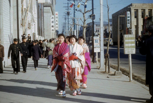People out and about during the New Year season, Japan, 1950s