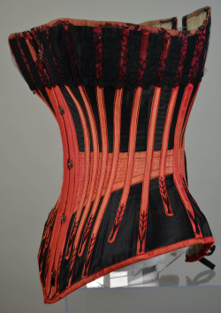 symingtoncorsets:  To get into the spirit of Christmas I have chosen this very festive black and red corset. Dating from 1900 and probably of German manufacture and boned with a combination of whalebone and flat steel. Made from black sateen and lined