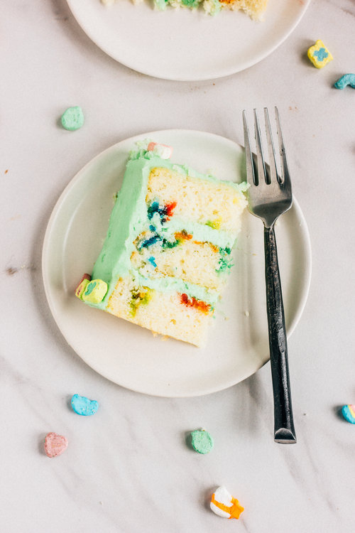 sweetoothgirl:  LUCKY CHARMS FUNFETTI CAKE  