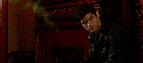 banemagic:#alec noticing that madzie didn’t respond after he said hello #and doing what any Dad woul