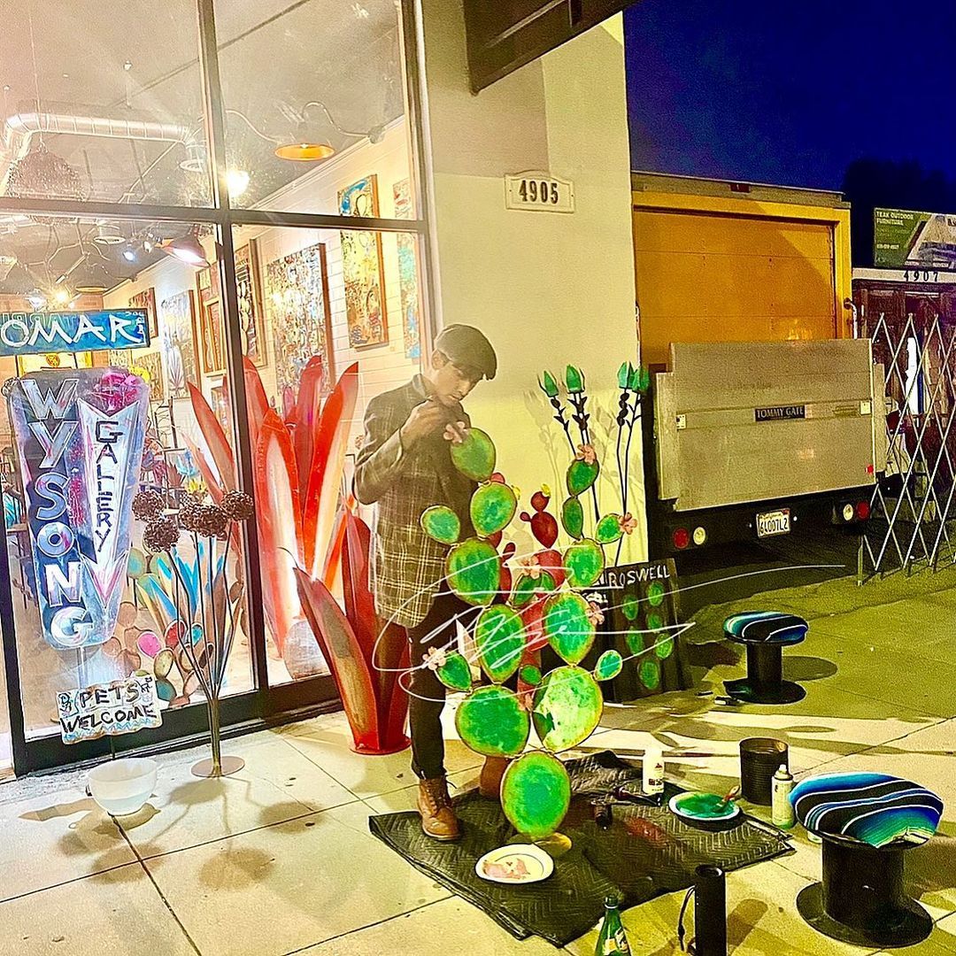 Lil night paint session at the Omar Wysong Gallery! Good times. Woodland Hills Arts District in the making! 🖼 #omarwysonggallery #topangapatina #sculpture #painting #abstractart #contemporaryart #losangelesart #artgallery #losangelesartgallery...