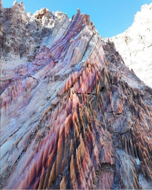 specsthespectraldragon:ladystormswift:z-to-s:Salt domes in Iran. A UNESCO site.New life goal: get ar