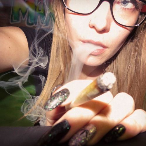 @tweedledoob #thekushqueens by thekushqueens http://ift.tt/1qcOMJo