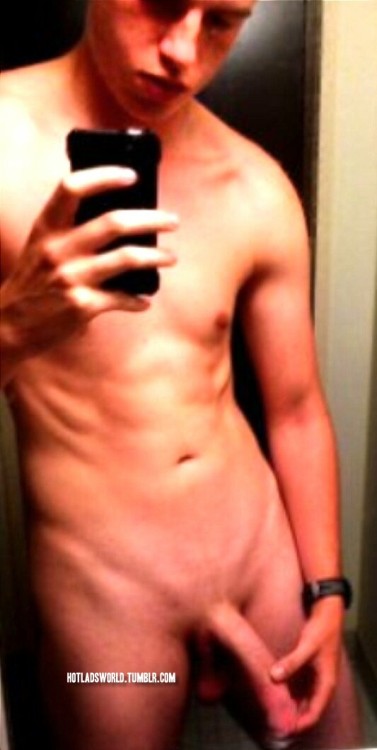 dreamfox1999:  Very cute dude with shaved crotch, excellent !  I’d buy that for a dollar