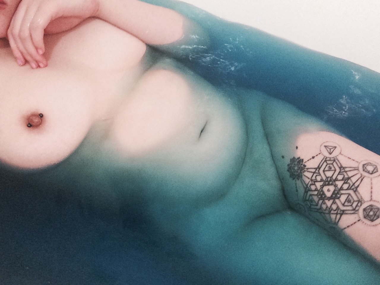 shibari-bun:  This almost looks like a watercolour painting ~  [18+ blog. Don’t