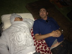 thegestianpoet:   Lee Pace slept next to camping out Comic Con goers. (x)  no but imagine you’re just napping and you roll over and lee pace is there looking like a dirtbag frat boy  