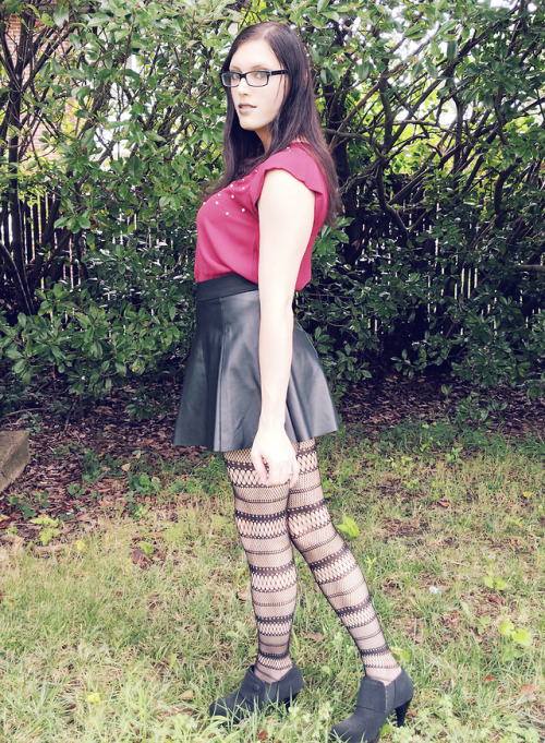 claralove89:  Another set in these gorgeous tights! And a leather skirt, because why not? I really need a new leather skirt though, this one was cheap and isn’t that great. In other news, I cut my hair! It might take a while to show you though, I’ve