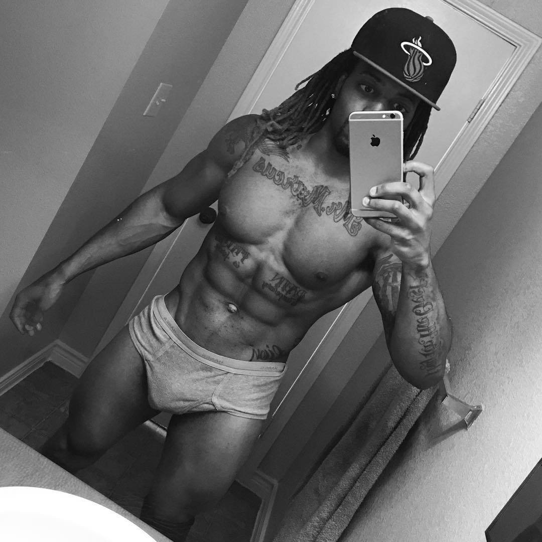 charlibal:  Guy with Iphone series Smash or Trash ??? 