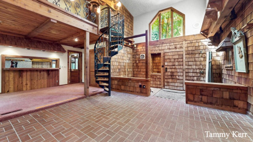 This Sprawling 1930 Home In Fennville, Michigan, Only Has 3bds And 1.5ba, Just Like An Average Home,