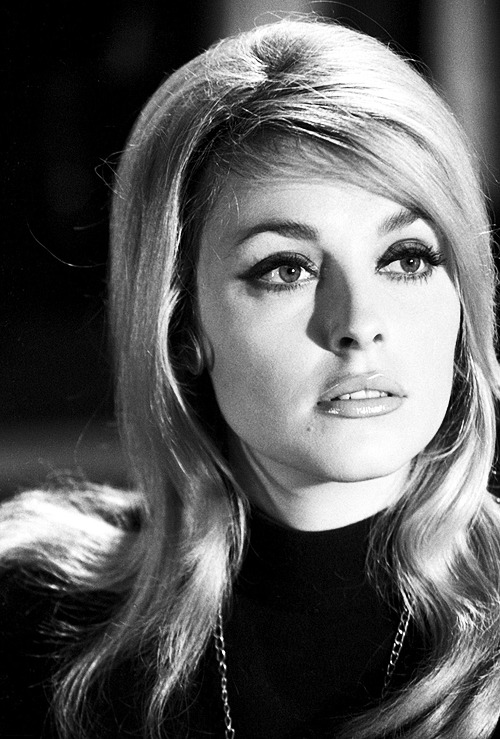  Sharon Tate on the set of Eye of the Devil (1966) 