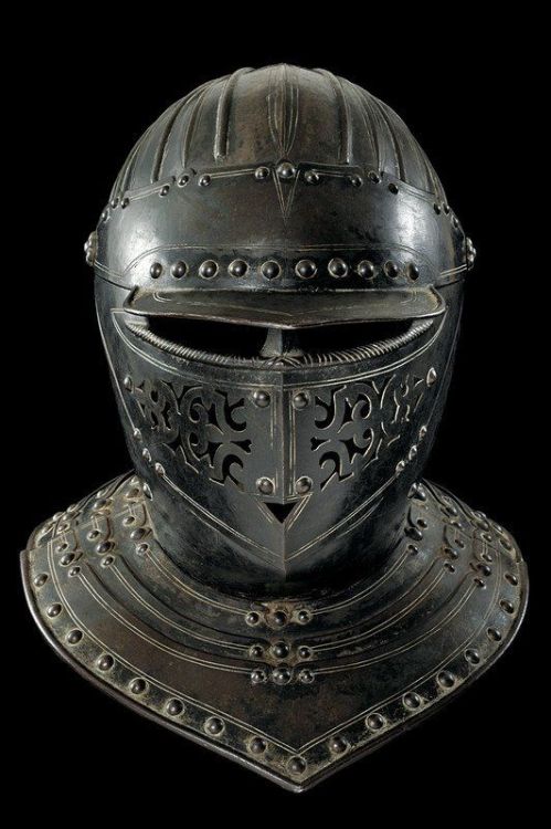 treasures-and-beauty: A helmet of the guard of King Louis XIII of France, 17th c. 