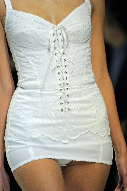 r0slyakova:DOLCE & GABBANA SS 2011 (MFW)