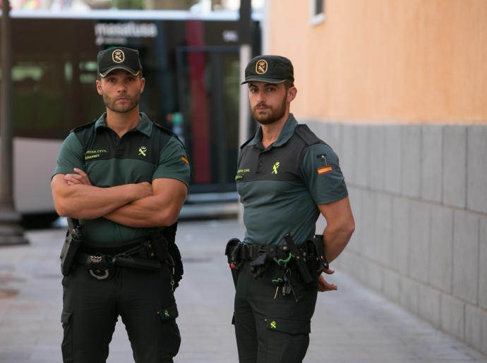 italianjocks:  Now see if the police looked like this everywhere I wouldn’t mind