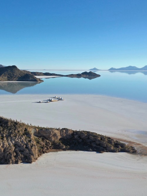 utwo: THE KACHI LODGEin the remote corners of the world, an hour flight from la Paz, Bolivia offers 