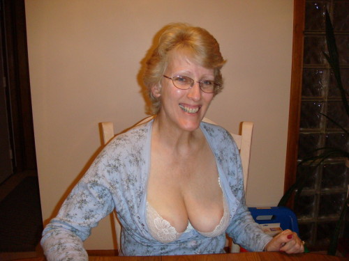 lickherbox1971: richleam:  womenofasimilarage: We were at the Mother in laws for dinner the other ni