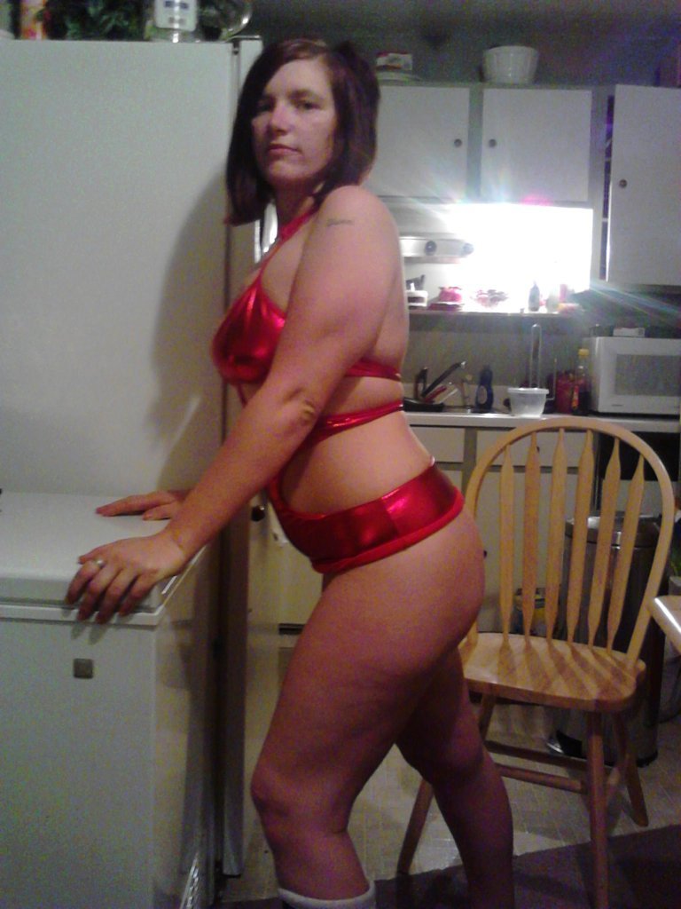 mymarinemindpart3:  Army soldier having a little fun at home