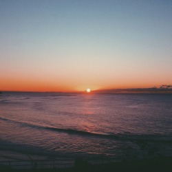 lovedetlost:  I saw both the sunrise and the sunset today. it made me feel beautifully insignificant 