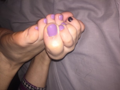 prettyfeet1998:Hmm, with enough reblogs by tomorrow I’ll post a whole footjob video for you all to e