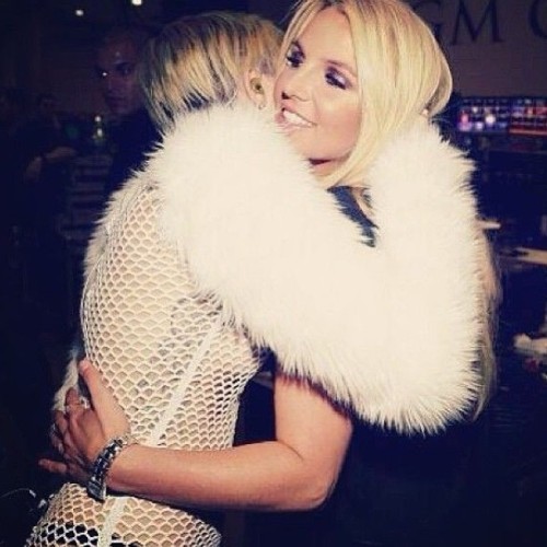 #britney and #miley hugging it out… ::: bit.ly/1aeARFB