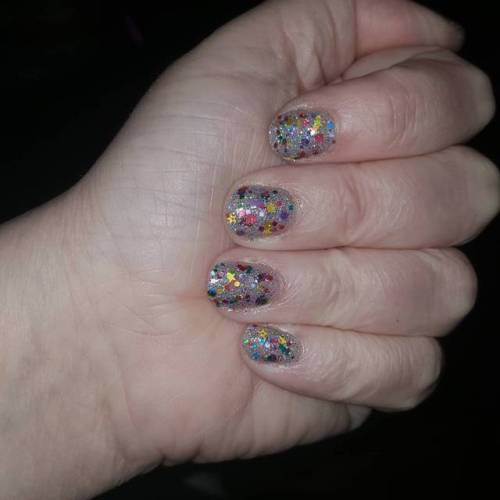 I&rsquo;m feelin this manicure. It&rsquo;s so fun and sparkly! Both polishes are from @comet