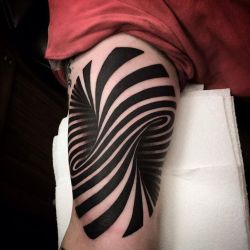 sixpenceee:  An optical illusion tattoo done by tattoo artist Paul O’Rourke. 