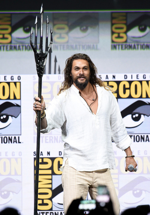 Jason Momoa @ Warner Brothers Panel, Comic-Con International, San Diego — July 22, 2017