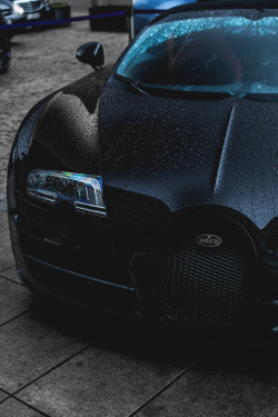 italian-luxury:  Murdered Out Bugatti Veyron