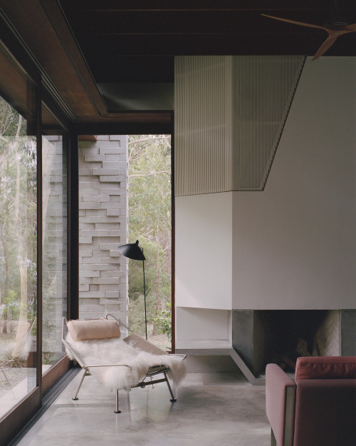 “House at Flat Rock,” Bendalong, Conjola National Park, Australia,Billy Maynard Architect,photos: Ro