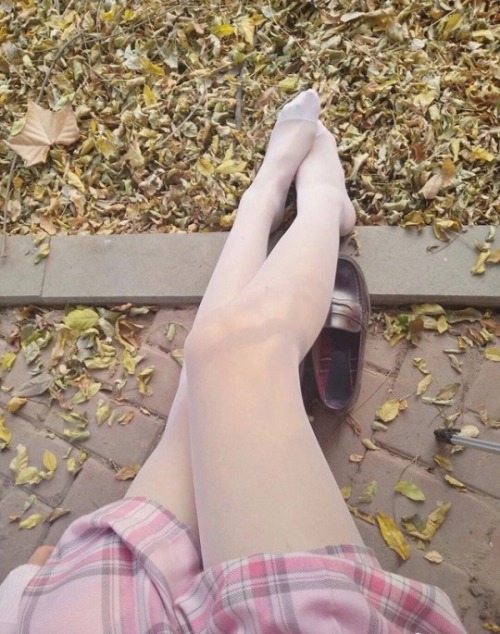 能看到吗？是不是能看到点什么东东！  猜猜我拿的什么。。。