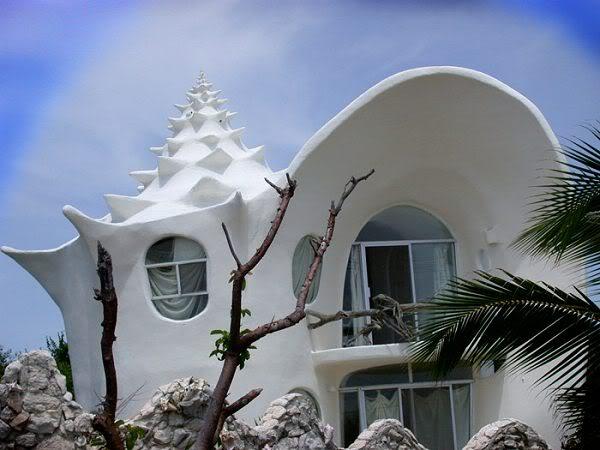 nymphaeous:  sullenmoons:Casa Caracol Shell House, Mexico  shell