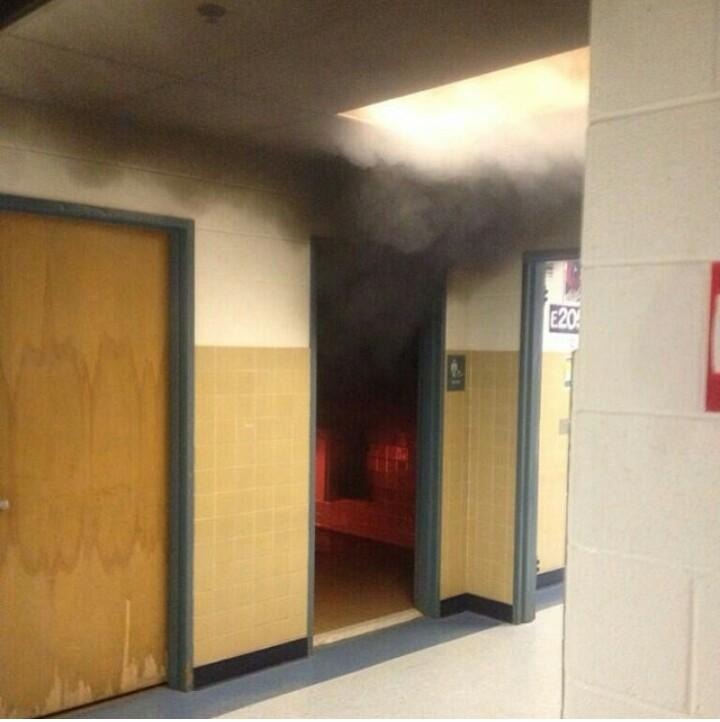 creepyjirachi:  I’M NOT SHITTING YOU SOMEONE SET THE SCHOOL BATHROOM ON FIRE AND