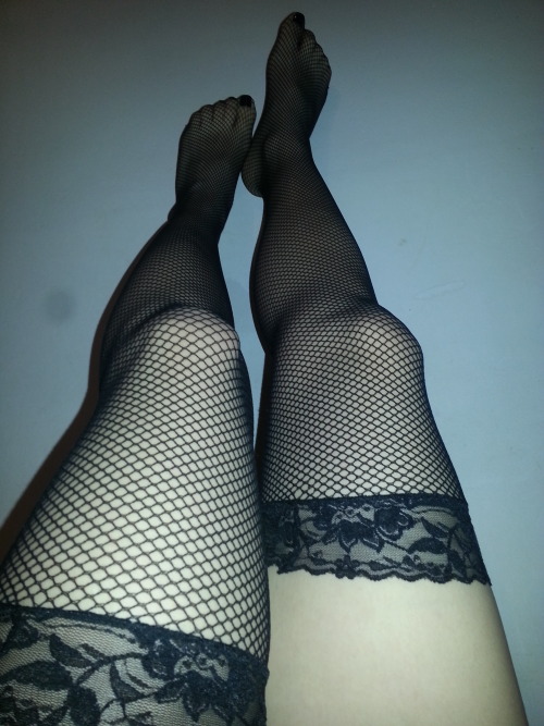 mytinytoez:  Just made a new custom album in my fishnet stocking, hope you like themhappy easter 