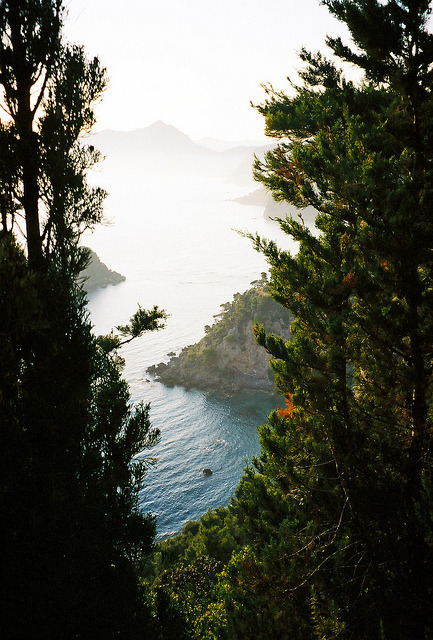 brutalgeneration:  Greek fjords by LeelooDallas on Flickr. 