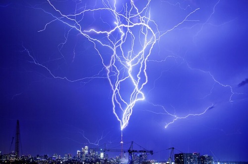 kadrey:  Lightning porn!  porn pictures