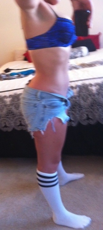 prfct4us:  some random pictures of my booty. Thought it be a great way to share on hump day lol. Hope you enjoy. Like and reblog.