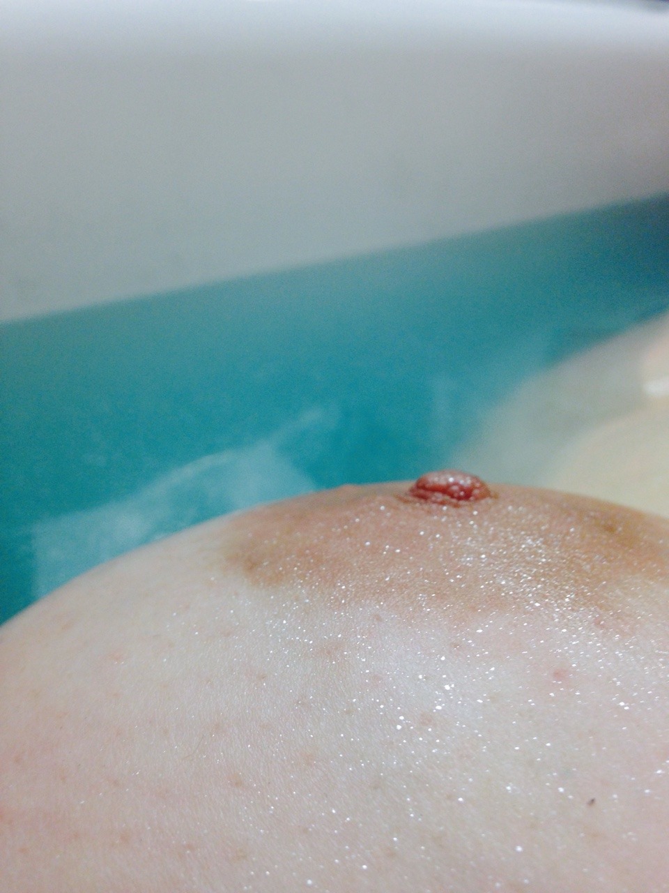littlemammal:  speedlimit15:  heres my glitter titty   ahh shinimg bright, like the