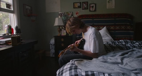 lowonderlandve:  witchyburgerbabe:   Palo Alto (director Gia Coppola)  I think this sequence perfectly captures the boredom a person feels, in their bedroom, where they don’t know what to do or where to go  These shots are really well done. 