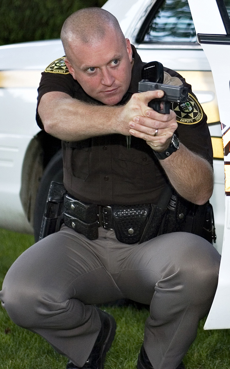 jimbibearfan:  Handsome, masculine Deputy…watch out! don’t let those big thighs