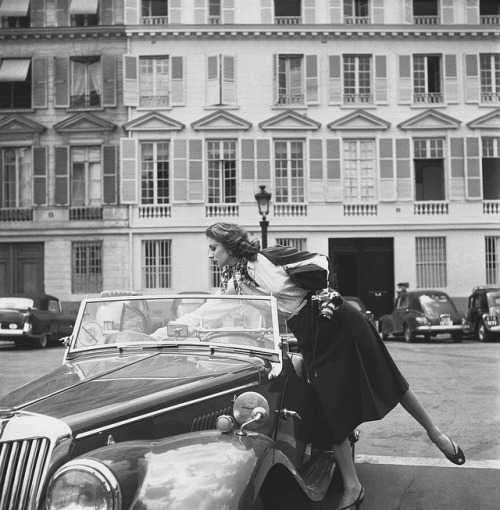 Suzy Parker Outside The French Vogue Office By Jacques Boucher (1954)