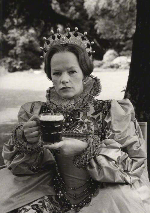 theimperialcourt:Glenda Jackson, portraying Queen Elizabeth I of England, having a pint on the film 