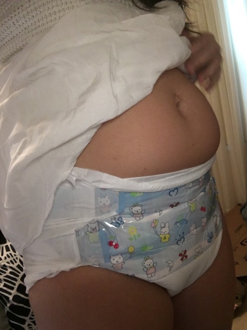 diaperedmilf:  Big enema tummy  😍😍😍😍😍😍😍😍😍 adult photos
