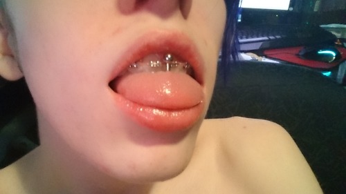 thatboredteenager: I got a tongue piercing for my 18th birthday!