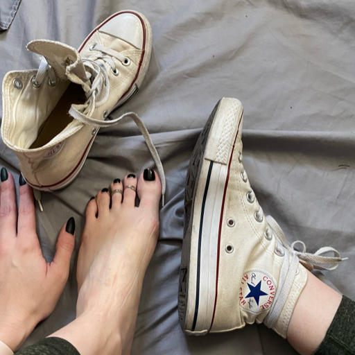 feetmaze:Come shopping with me and I will keep you entertained! 😍😍