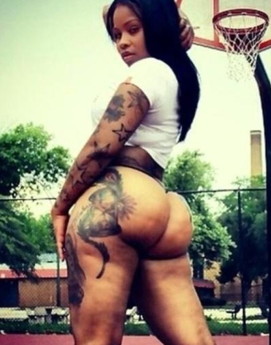 alliwantisbuttandbooty:           (____Y____)     Follow! One and only
