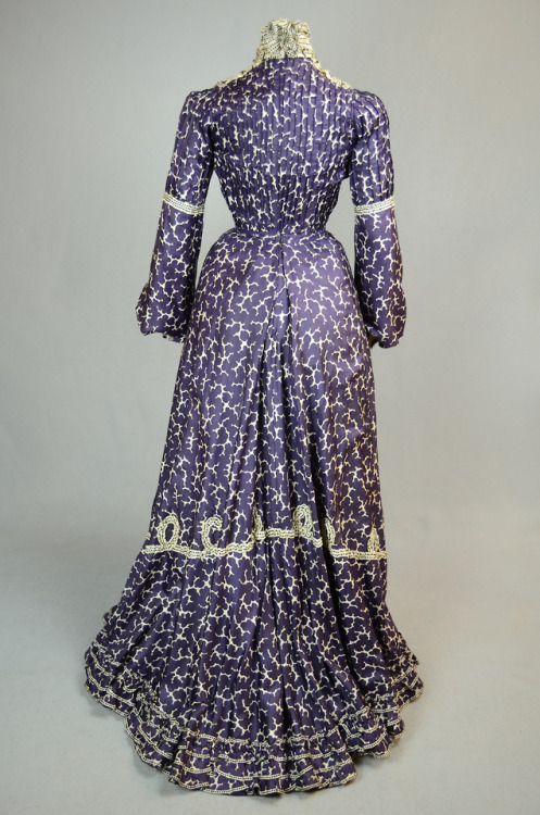 Day dress ca. 1904From the Irma G. Bowen Historic Clothing Collection at the University of New Hamps