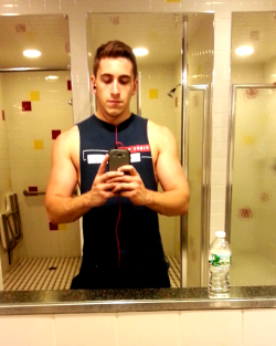 bi-anything:Gym selfie, follow me! Bi-anything.tumblr.com