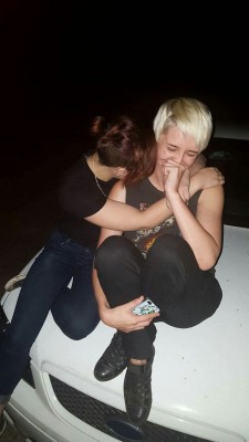 lesbiann-cutiess:  Forever laughing together.