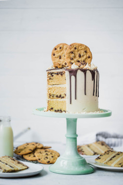 Sweetoothgirl:  Chocolate Chip Cookie Cake      Grabby Hands